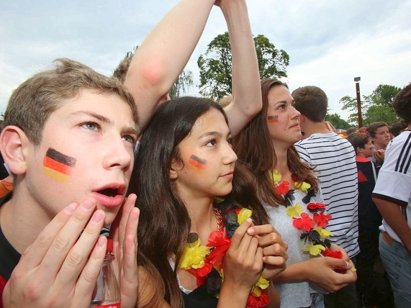 So jubelten und zitterten die Fans beiM Public Viewing in der Essener Bar Celona an der Westfalenstraße.