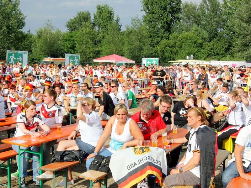 Public Viewing am Delta Musik Park in Hamborn.