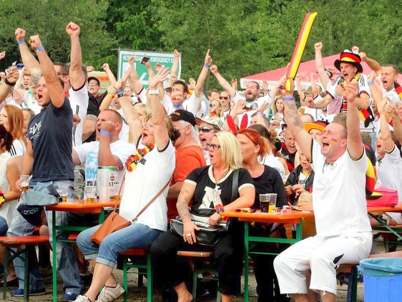 Public Viewing am Delta Musik Park in Hamborn.