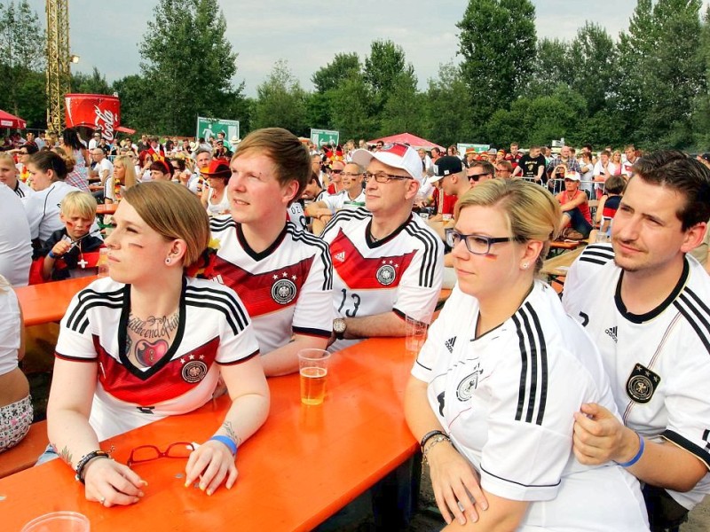 Public Viewing am Delta Musik Park in Hamborn.