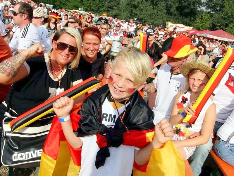 Public Viewing am Delta Musik Park in Hamborn.