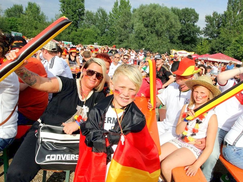 Public Viewing am Delta Musik Park in Hamborn.