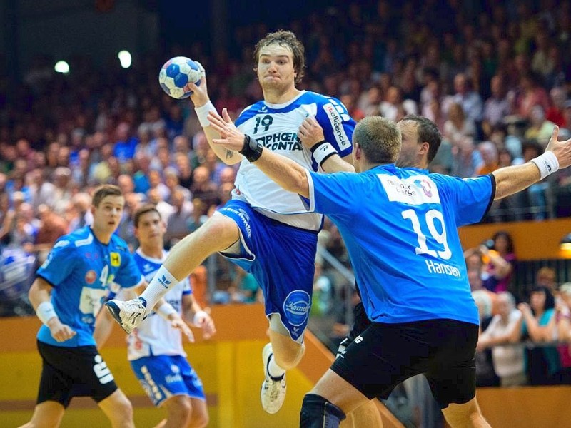 ... ist Timm Schneider. Der 26-Jährige spielt beim TBV Lemgo im linken Rückraum. In der Handball-Bundesliga kam Schneider bisher 126 Mal zum Einsatz und erzielte dabei 390 Tore. Erst vor wenigen Wochen ...