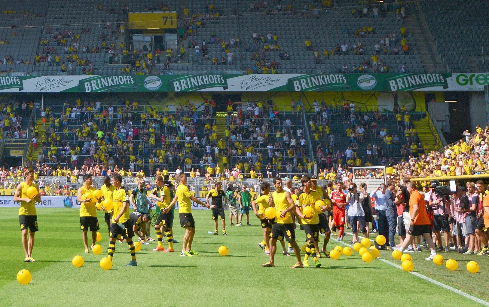 Die offizielle Saisoneröffnung von Borussia Dortmund. Die Bilder aus dem Signal Iduna Park.