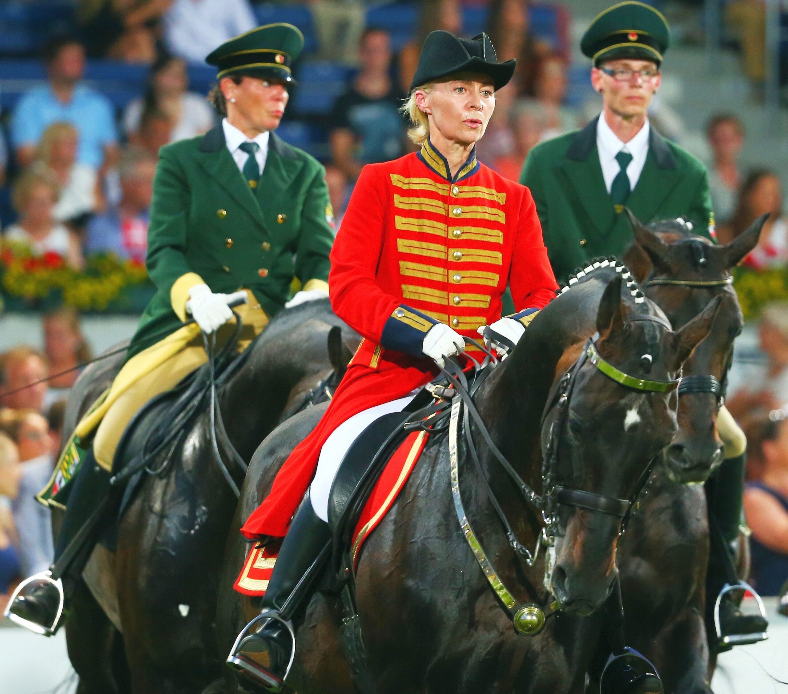 Bundesverteidigungsministerin Ursula von der Leyen zu Pferde bei der Eröffnung der CHIO Reit-EM in Aachen.