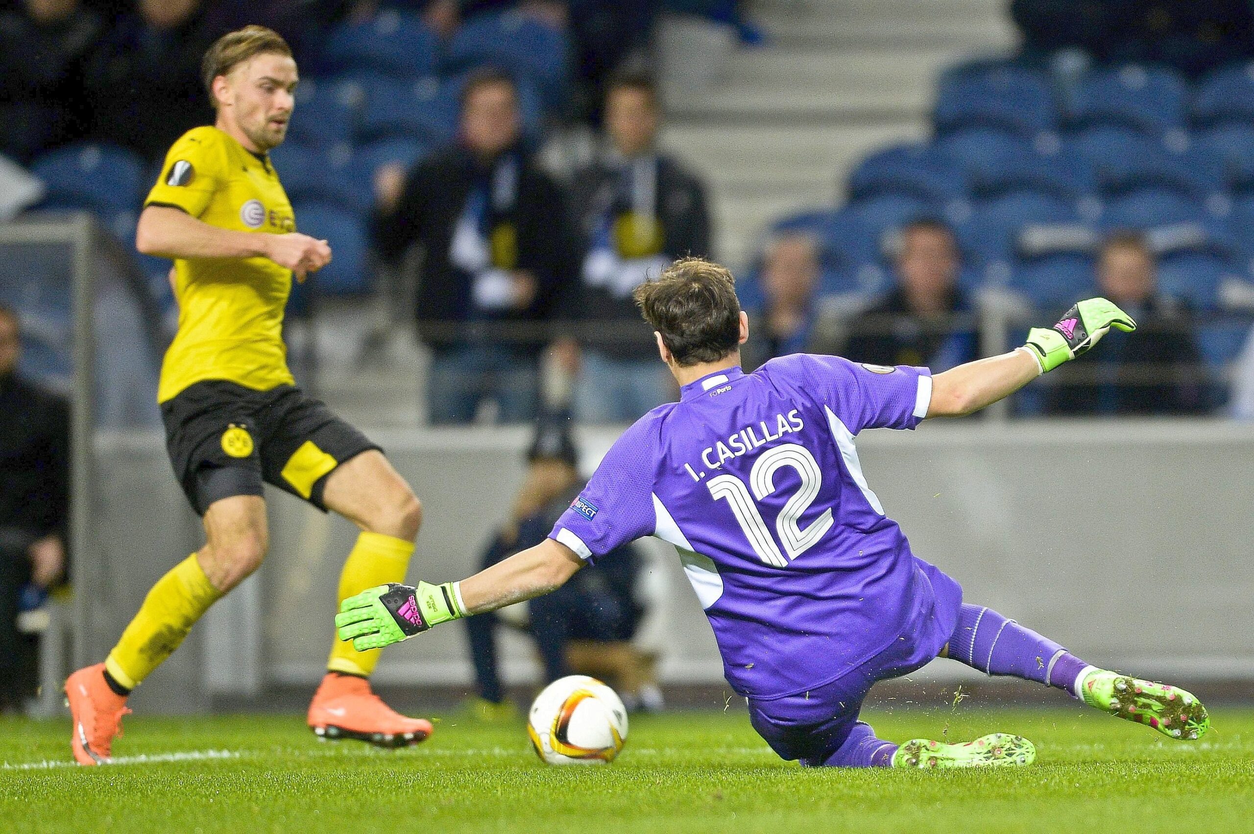 Das Tor für den BVB war ein Eigentor durch Portos Torhüter Iker Casillas.