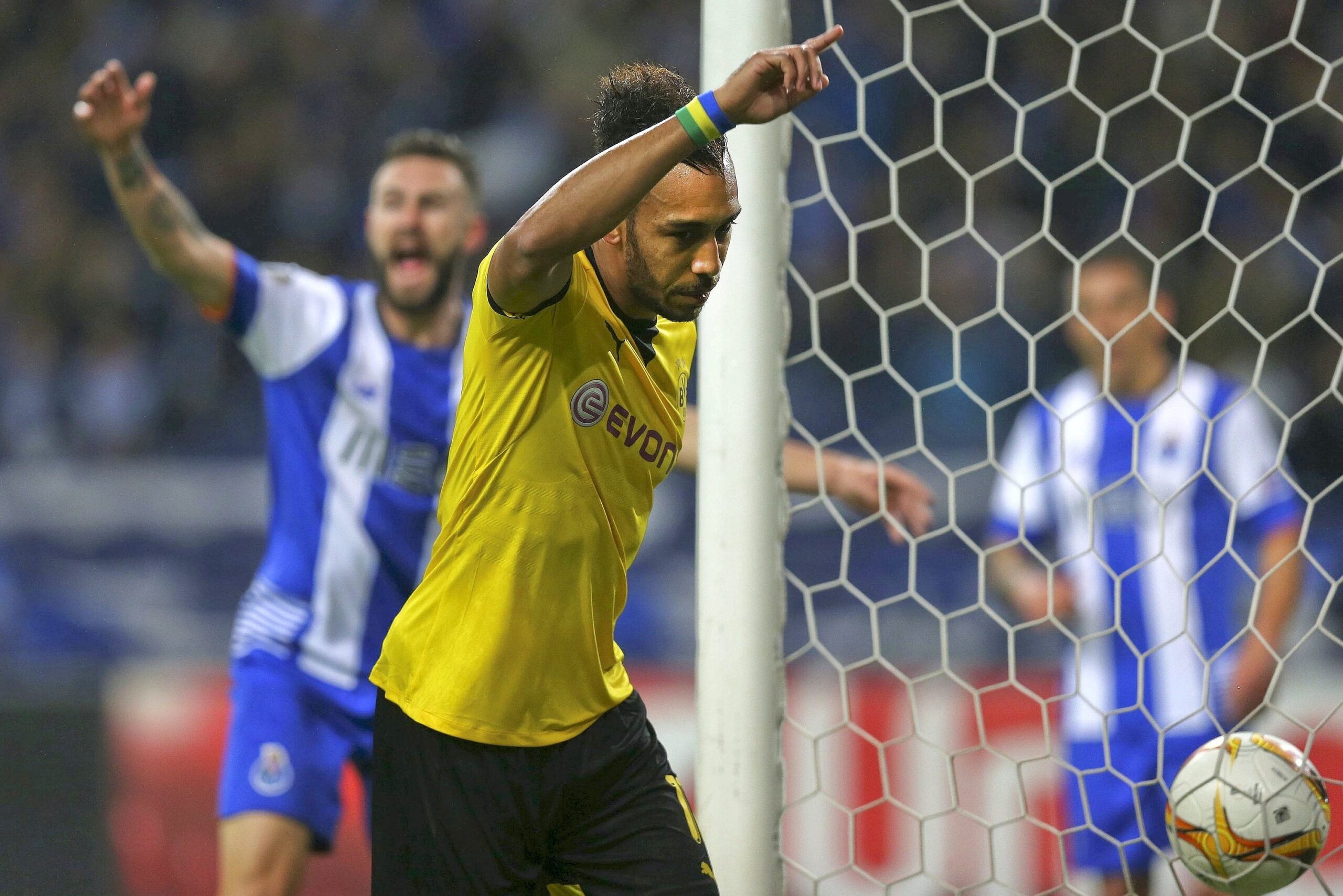 Das Tor für den BVB war ein Eigentor durch Portos Torhüter Iker Casillas.