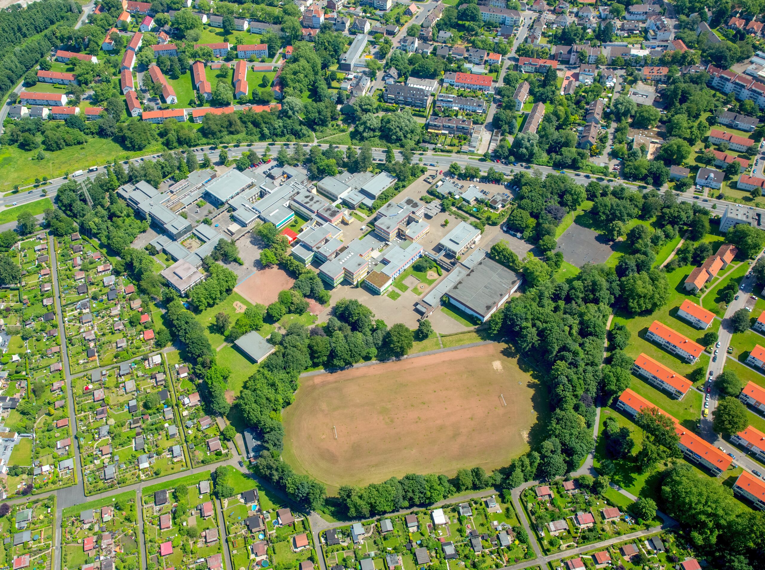 Neben dem Schulzentrum Stoppenberg im Mühlenbruch liegt eine große Kleingärtner-Siedlung.