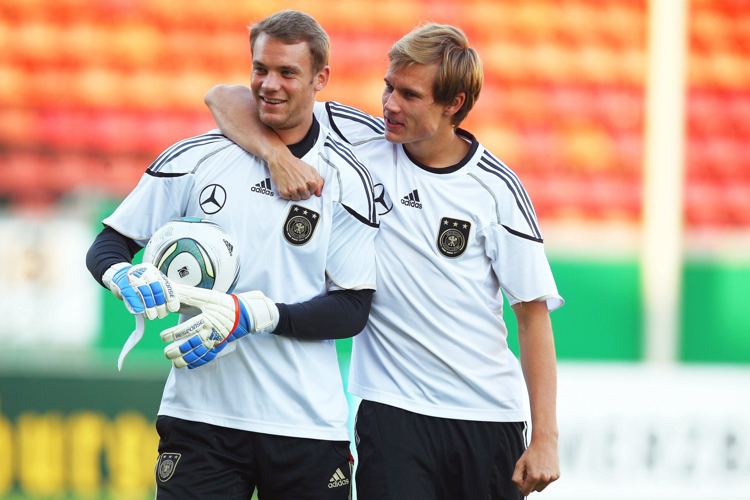 Manuel Neuer:Huub Stevens hätte seinen Spaß an Manuel Neuer. Die Null steht – und das seit sage und schreibe 1018 Pflichtspiel-Minuten. Aber Stevens ist kein Bayern-Trainer und Neuer nicht mehr auf Schalke.