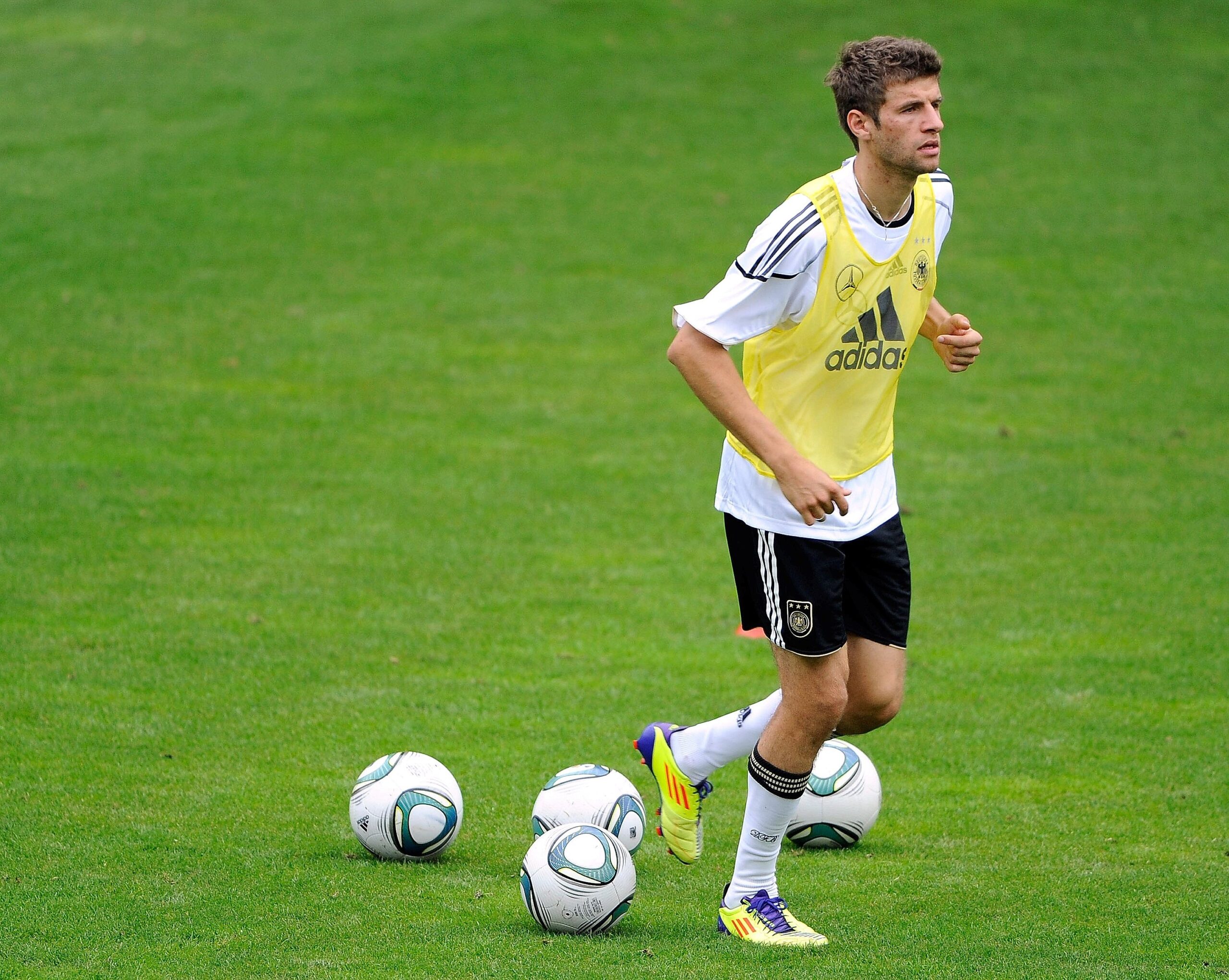 Der WM-Torschützenkönig Thomas Müller ist in bestechender Form. Bei den Bayern spielt er auf der rechten Seite die gegnerischen Abwehrspieler schwindelig und im DFB-Trikot überzeugt der Offensivmann durch harte Arbeit, gute Übersicht und permanente Torgefahr.