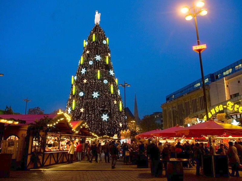 Weihnachtsmarkt 2011 in  Dortmund:Riesentanne Weihnachtsbaum Foto: Knut Vahlensieck