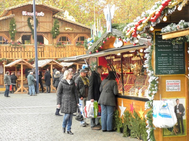 Erster Tag Weihnachtsmarkt 2011 in Dortmund.