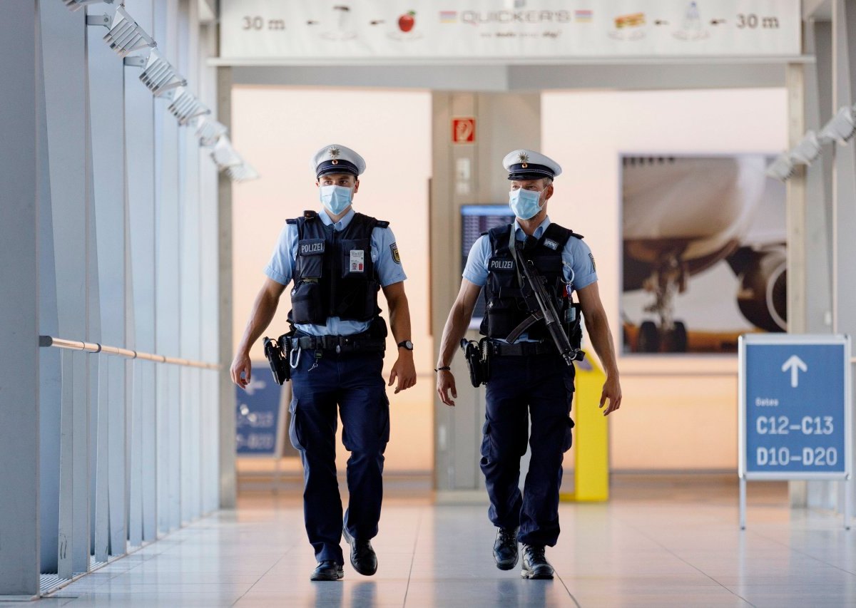 polizei am flughafen köln bonn.jpg