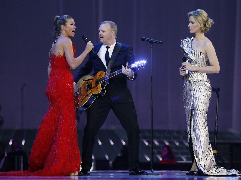 Im Mai 2011 moderierte Engelke zusammen mit Stefan Raab und Judith Rakers den Eurovision Song Contest 2011 in Düsseldorf.