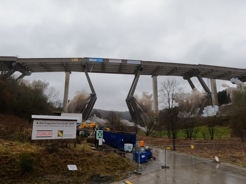 Die Talbrücke Rinsdorf kurz vor der Sprenung