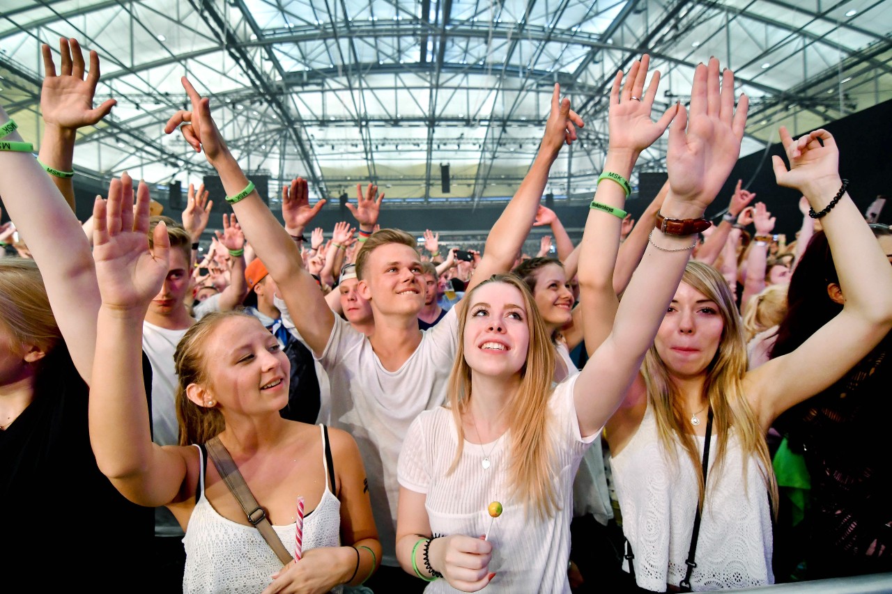 25.000 Menschen feiern auch dieses Jahr wieder das „UNITE with Tomorrowland“ in der Veltins-Arena.