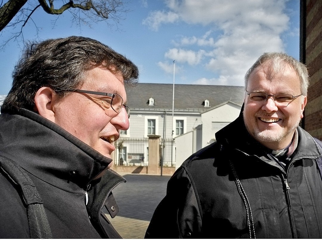 Pfarrer Jörg Monier (li) und Dechant Andreas König haben die Wallfahrt der drei Rheinhauser Gemeinden organisiert. Foto Jakob Studnar