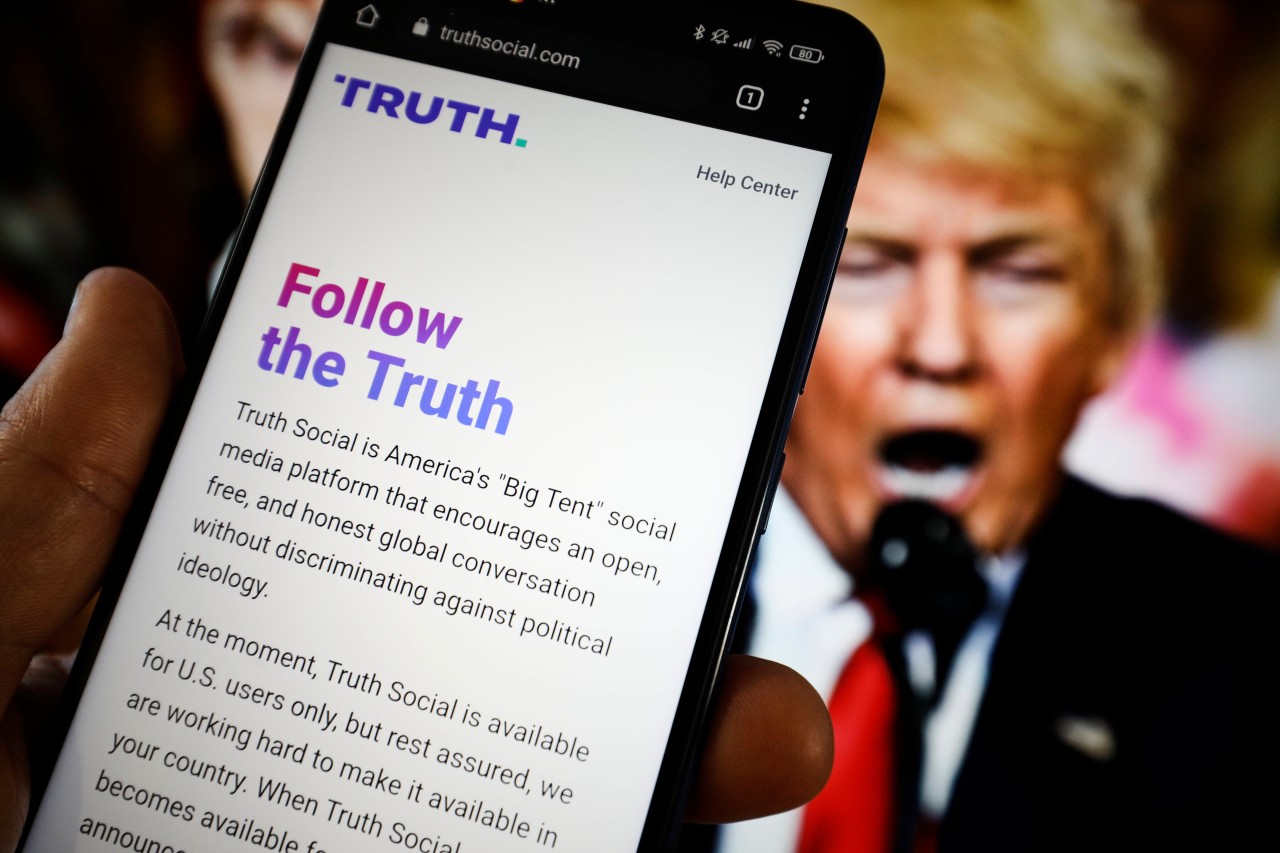 Donald Trump hat sein eigenes Netzwerk „Social Truth“ gestartet und will Twitter damit Konkurrenz machen. 