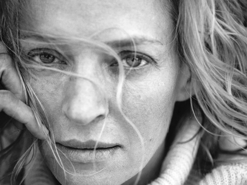 Uma Thurman ziert neben vielen anderen Schauspielerinnen den aktuellen Pirelli-Kalender 2017. In Paris wurde am Dienstag die 44. Ausgabe des Kult-Kalenders präsentiert. Die Fotos stammen von Peter Lindbergh, einem der international renommiertesten Fotografen. Mit der Ausgabe von 2017, die auf die aktuelle Edition von Annie Leibovitz folgt, ist der deutsche Künstler der einzige Fotograf, der den Pirelli-Kalender schon dreimal gestaltet hat. 