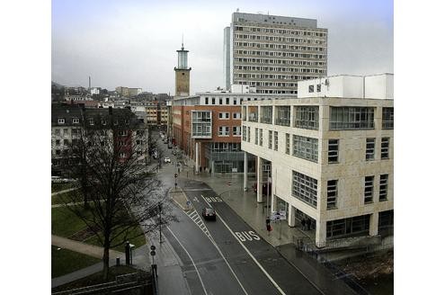 Fall 3: Die Stadt Hagen hatte mit hochspekulativen Zinsgeschäften einen Millionenverlust eingefahren. Zwar endete der Streit mit der Deutschen Bank in einem Vergleich. Die Bank zahlte 5 Millionen Euro. Dennoch kein Grund zum Jubeln: Die Verluste der Stadt waren ungleich höher.