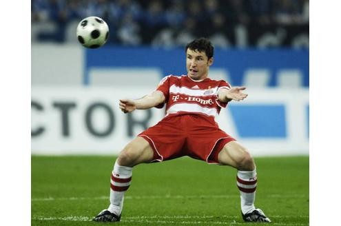 Reif fürs Ballett: Mark van Bommel (Bayern).