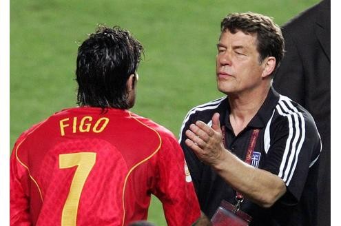 Doch es wurde noch besser. Die Griechen erreichten das Finale und bezwangen Luis Figo und Portugal.