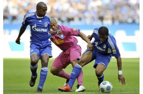 Der VfL Bochum schockierte seine Fans in Schalke mit einer schwachen Leistung und ebensolchen pinken Trikots.