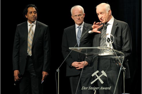 Wie im Vorjahr führte auch bei dieser sechsten Preisverleihung Cherno Jobatey durchs Programm. Hier mit Ministerpräsident Jürgen Rüttgers und Armin Müller-Stahl. Foto: Matthias Graben / WAZ FotoPool