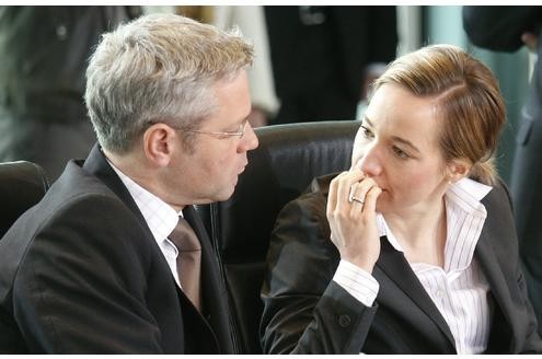 Norbert Röttgen im Gespräch mit CDU-Familienministerin Kristina Schröder.