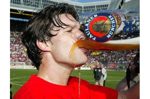 ... feierte Ballack mit Weißbier ...