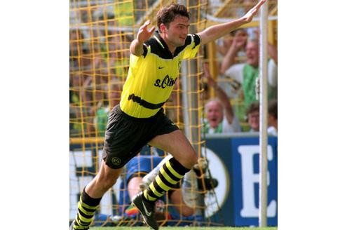 Doch Chappi spielte sich in die Herzen der Fans und schoss Tore am Fließband. 102 Tore in 218 Bundesliga-Spielen, 16 Treffer in 44 Europacup-Spielen.