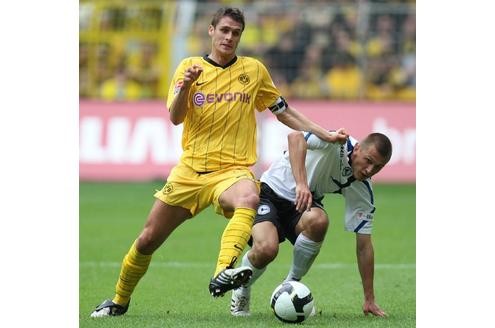 Platz 11: Vom SC Freiburg wechselte Sebastian Kehl in der Winterpause 2001/2002 für 3,2 Millionen Euro zum BVB. Sofort übernahm er eine Führungsrolle in der Mannschaft und verlieh dem defensiven Mittelfeld Stabilität.