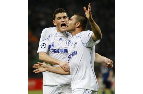 Schalke gewann 5:2 in Mailand und steht so gut wie sicher im Halbfinale der Champions League.