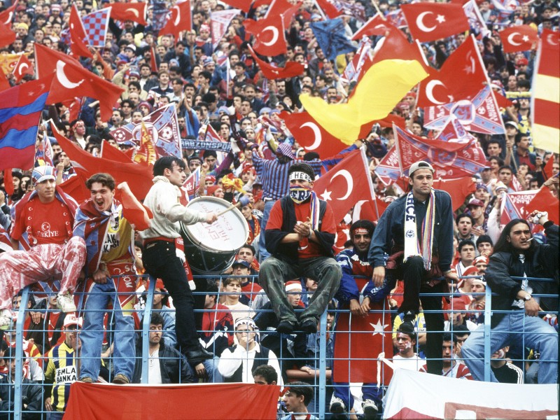 Sechs Tage nach Huub Stevens' Start beim S04 empfingen die Eurofighter Trabzonspor. Die türkischen Fans sorgten damals für Heimspielatmosphäre in Gelsenkirchen.