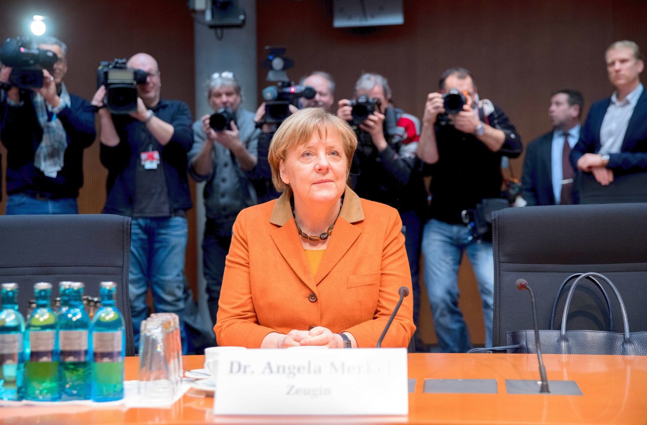 Kanzlerin Gibt Sich Versehentlich Als Angela Dorothea Kasner Aus