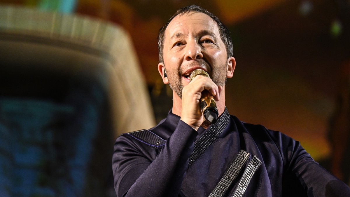 Sie sind Fan von DJ BoBo? WestLotto verlost 2 x 2 Eintrittskarten für das Konzert in Köln am 8. Juni. Außerdem können Sie als Inhaber einer WestLotto-Karte beim Kauf von Tickets eine Vergünstigung auf den Kartenpreis erzielen. 