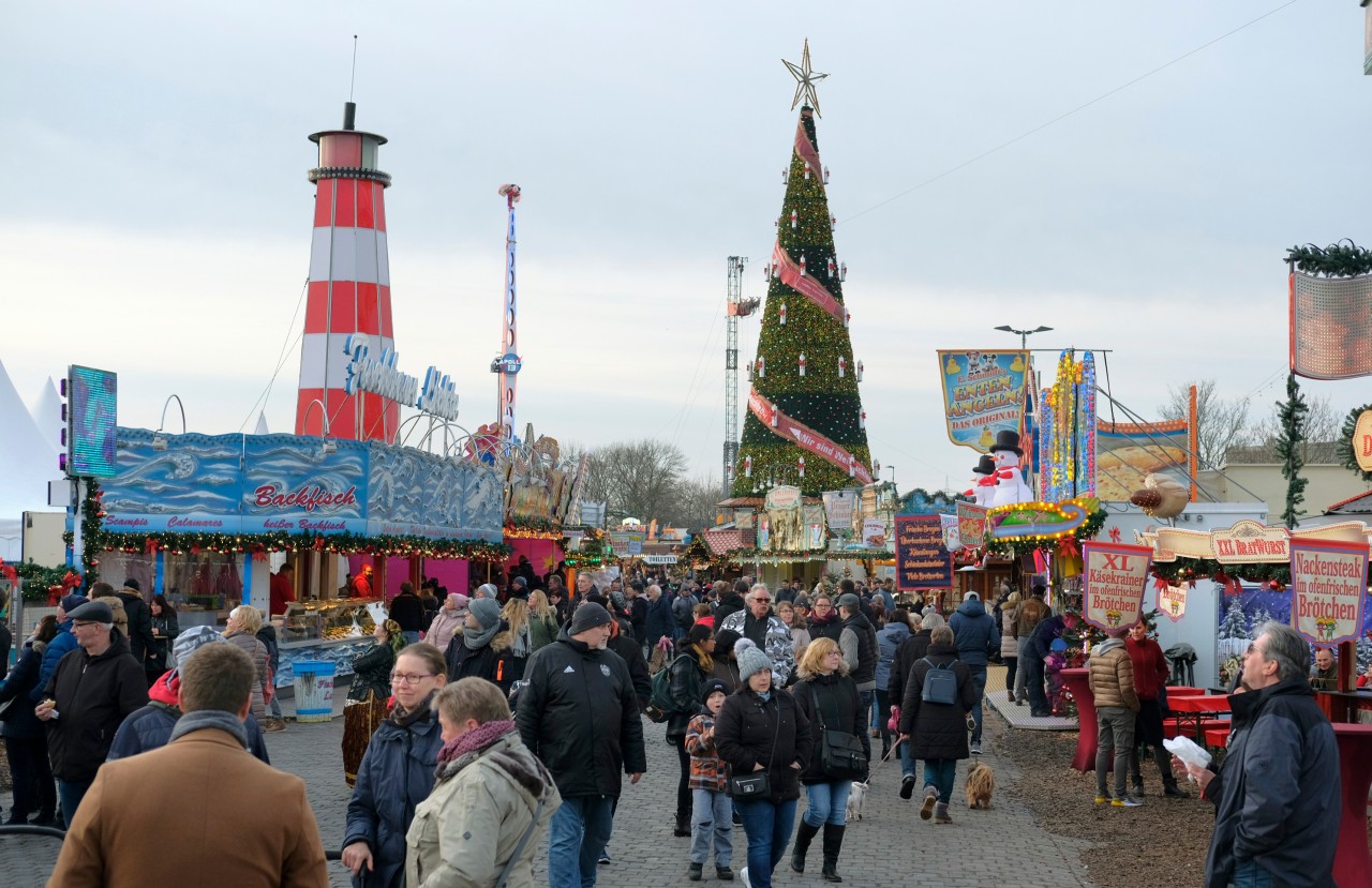 Weihnachtsmarkt im Ruhrgebiet: Steht der größte Weihnachtsbaum beim Cranger Weihnachtszauber?