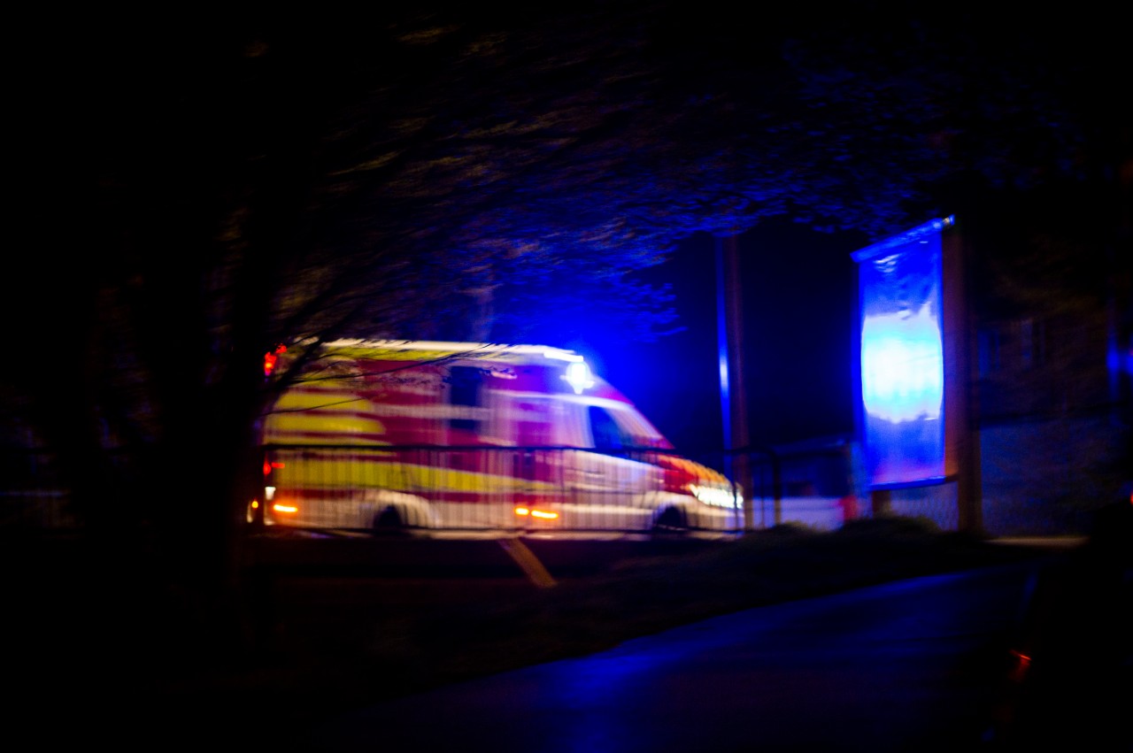 Der Mann kam mit einem Rettungswagen ins Krankenhaus. (Symbolbild)