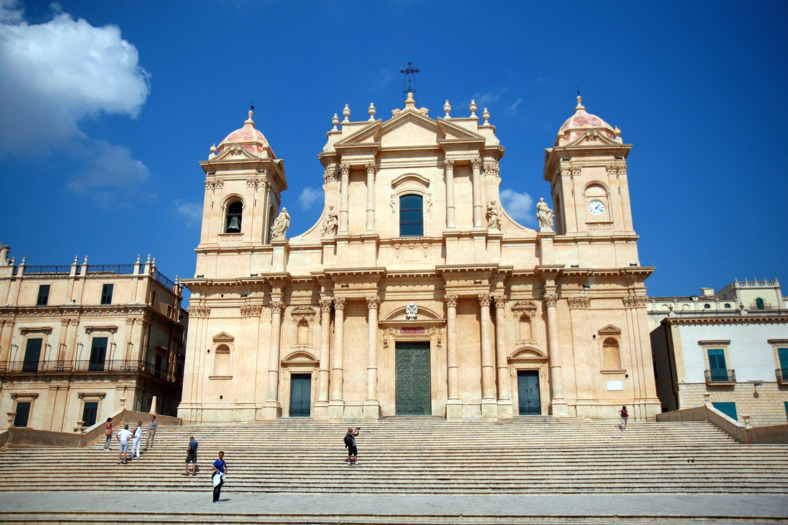 Als Garten aus Stein bezeichnen die Einheimischen die Barockstadt Noto mit ihrer eindrucksvollen Kathedrale.