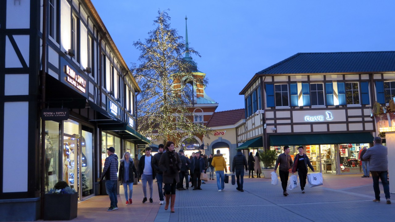 Das belebte Outlet Roermond im Dezember 2017. 