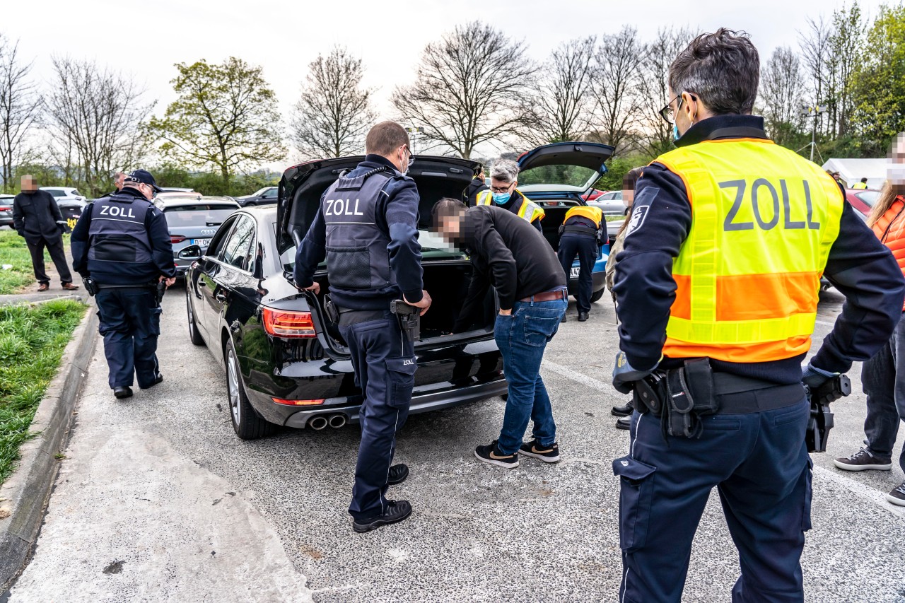 Auf der A40 in NRW schnappte die Falle des Zoll Duisburgs zu. (Symbolbild)