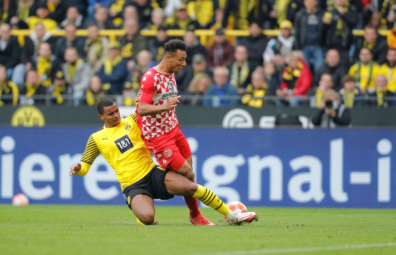 Mit dieser Grätsche sorgte Manuel Akanji für Aufsehen.