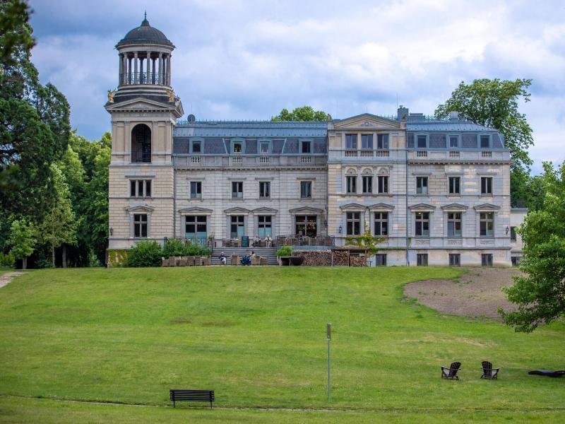 Auch das Schloss Kaarz in der Sternberger Seenlandschaft gehört zu den Häusern, die zur "Mittsommerremise" ihre Tore öffnen.