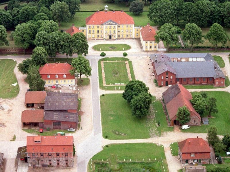 Auf dem Gut Wotersen in Schleswig-Holstein wurde die ZDF-Serie "Das Erbe der Guldenburgs" gedreht.