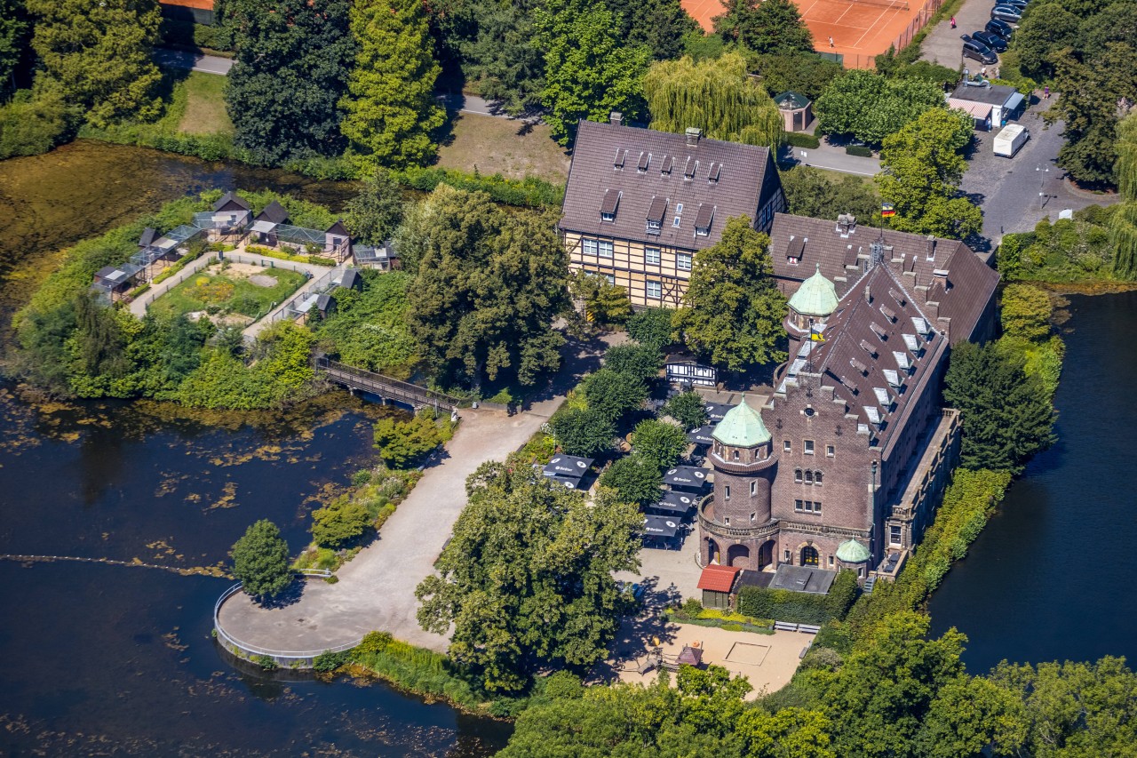 Ausflugsziele im Ruhrgebiet: Das Wasserschloss Wittringen bietet den Besuchern auch ein Museum.