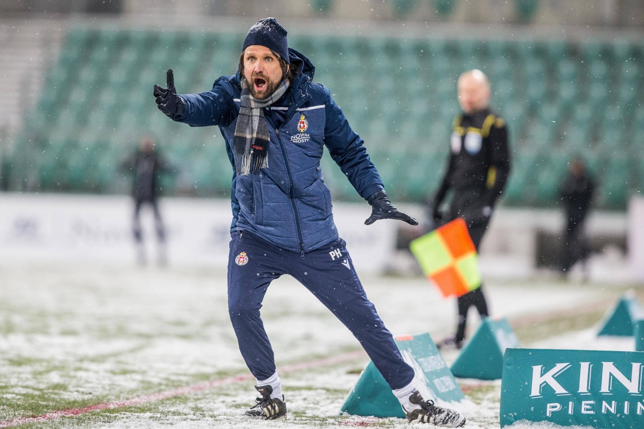 Ex-BVB-Coach Peter Hyballa bringt die Spieler gegen sich auf.