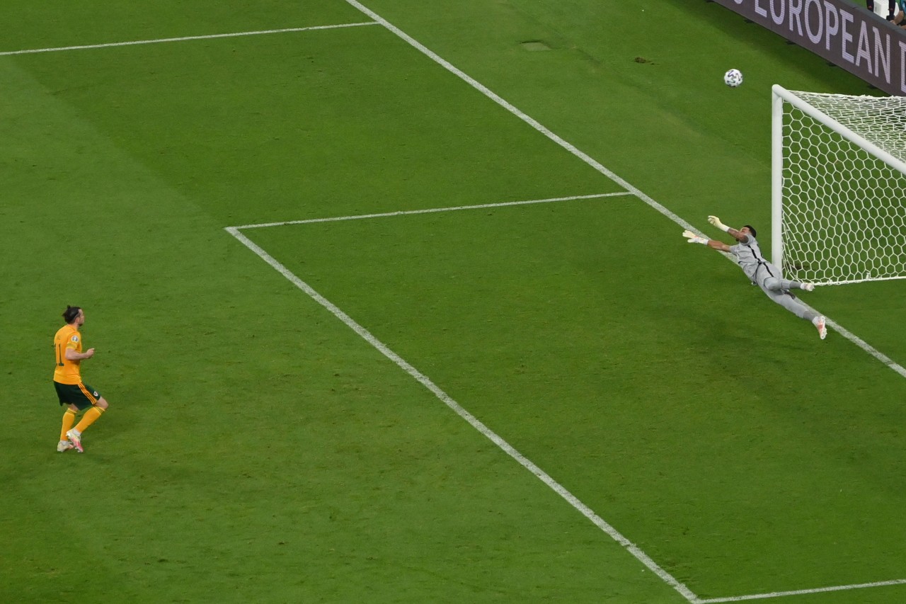 Der Elfmeter von Bale flog weit drüber.