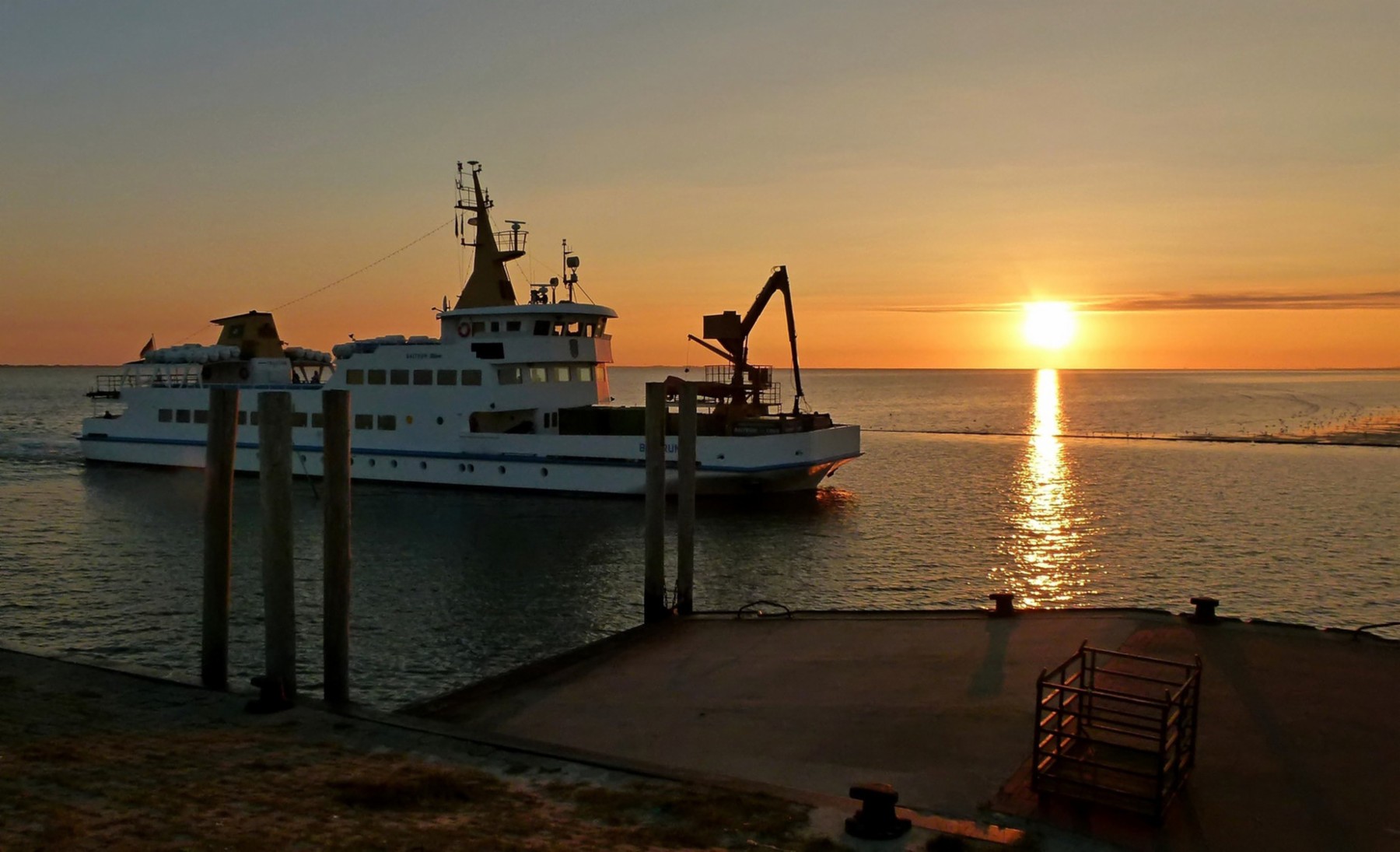 Eine Überfahrt mit der Fähre bringt die ruhesuchenden Urlauber auf die Insel: Baltrum ist im Winter ein Ort der Entschleunigung.