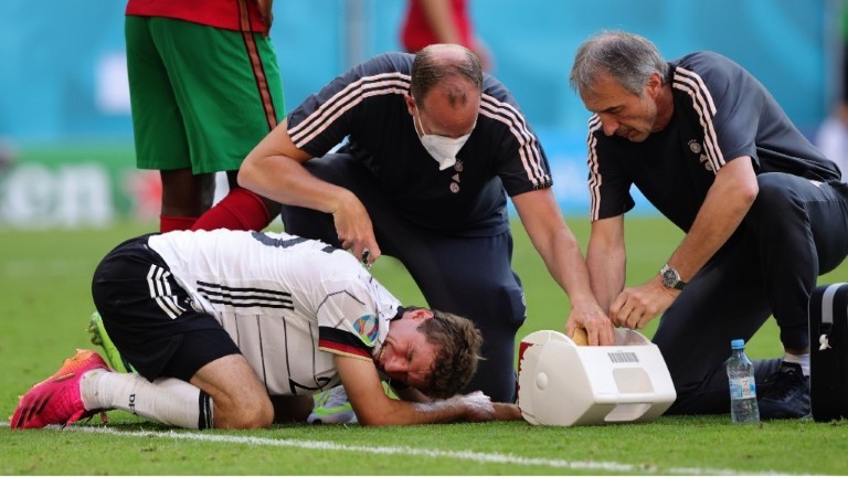 Bandagiertes Knie: Müller-Ausfall gegen Ungarn wahrscheinlich