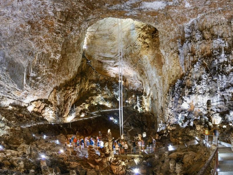 Besucher in der Grotta Gigante: 2017 kamen etwas mehr als 100.000 Besucher - ein Rekord.